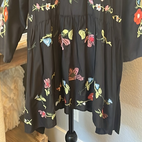 Zara Floral Embroidered Black Swing Dress Size Medium - Picture 4 of 8